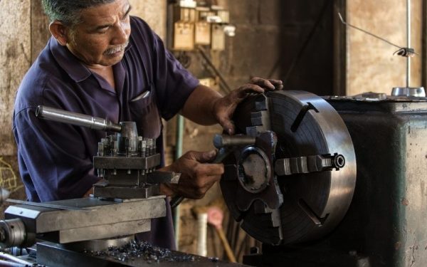 Quy trình gia công cơ khí chính xác tiêu chuẩn (Từ bản vẽ đến thành phẩm)