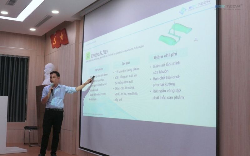 Ông Nguyễn Hoài Phong trình bày về giải pháp Cadmould Flex